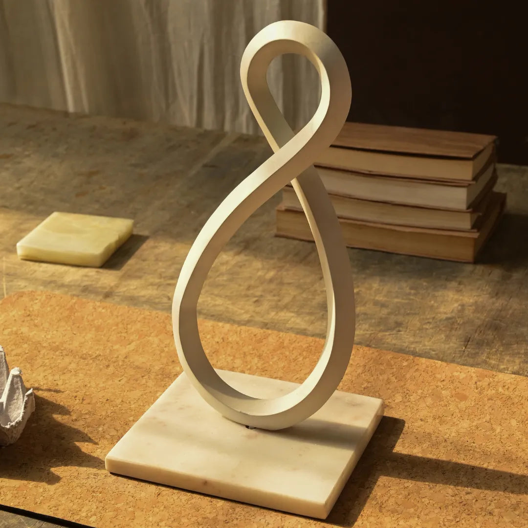 Lys Sculpture