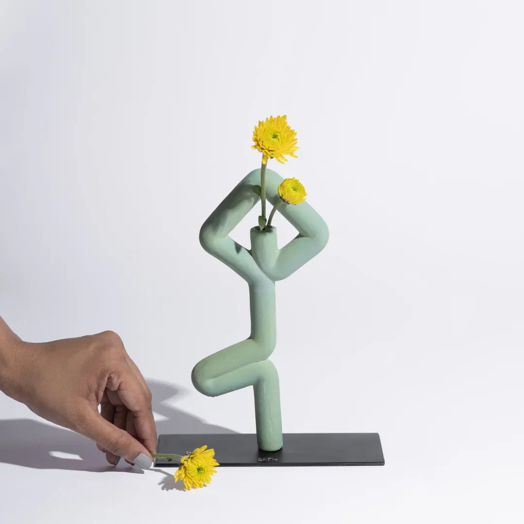 Vrikhasana Vase